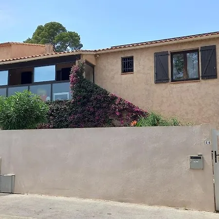 Appartement En Rez De Jardin Et Terrasse Ds Villa Hyeres Exterior photo