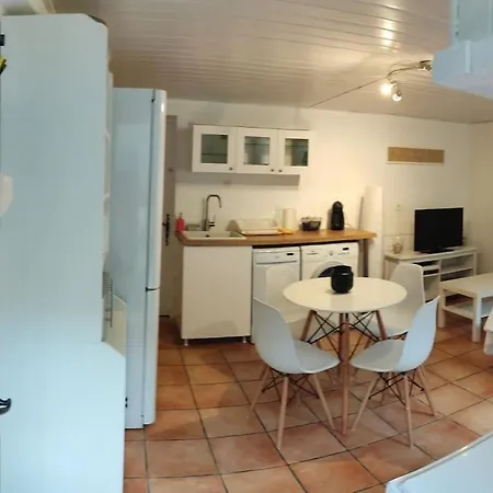 Appartement En Rez De Jardin Et Terrasse Ds Villa Hyeres Exterior photo